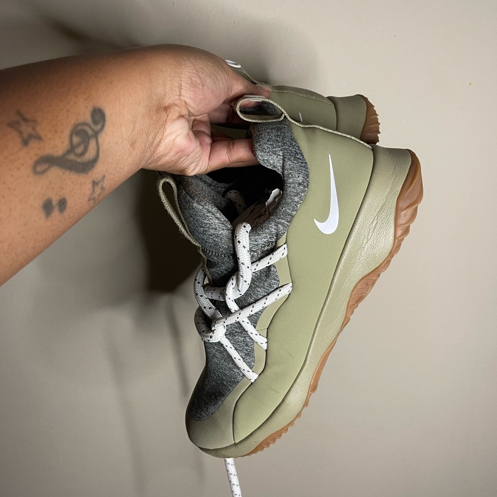 womens nike sneakers